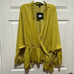 Beautiful Marc New York women’s dress shirt extra large 100% polyester